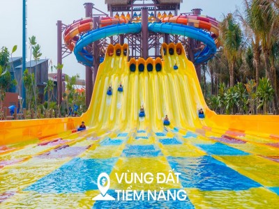 Ngắm 10 làn trượt nước dài hơn 1.000 m tạo nên kỷ lục thế giới trong công viên có 10.000 cây dừa ở TP.HCM