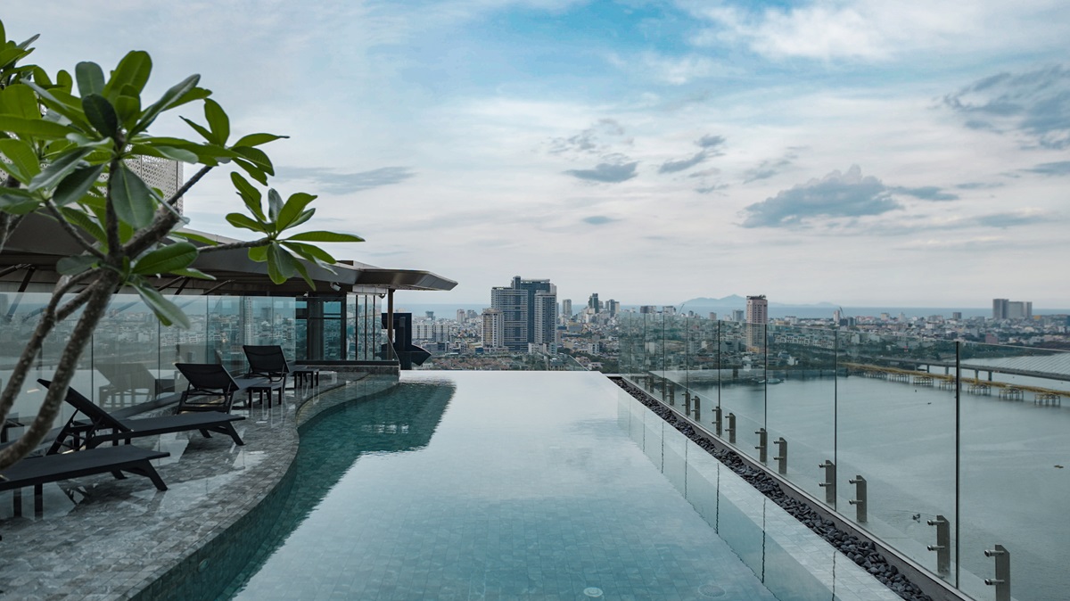Hồ bơi vô cực nhiệt độ điều chỉnh (infinity heated pool)