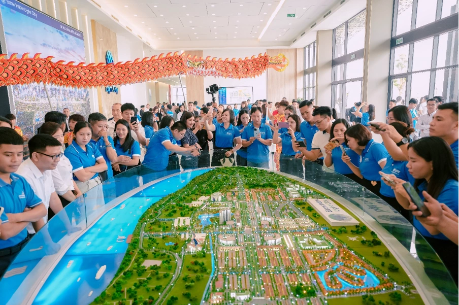 Eurowindow Holding khai trương văn phòng bán hàng dự án Eurowindow Light City