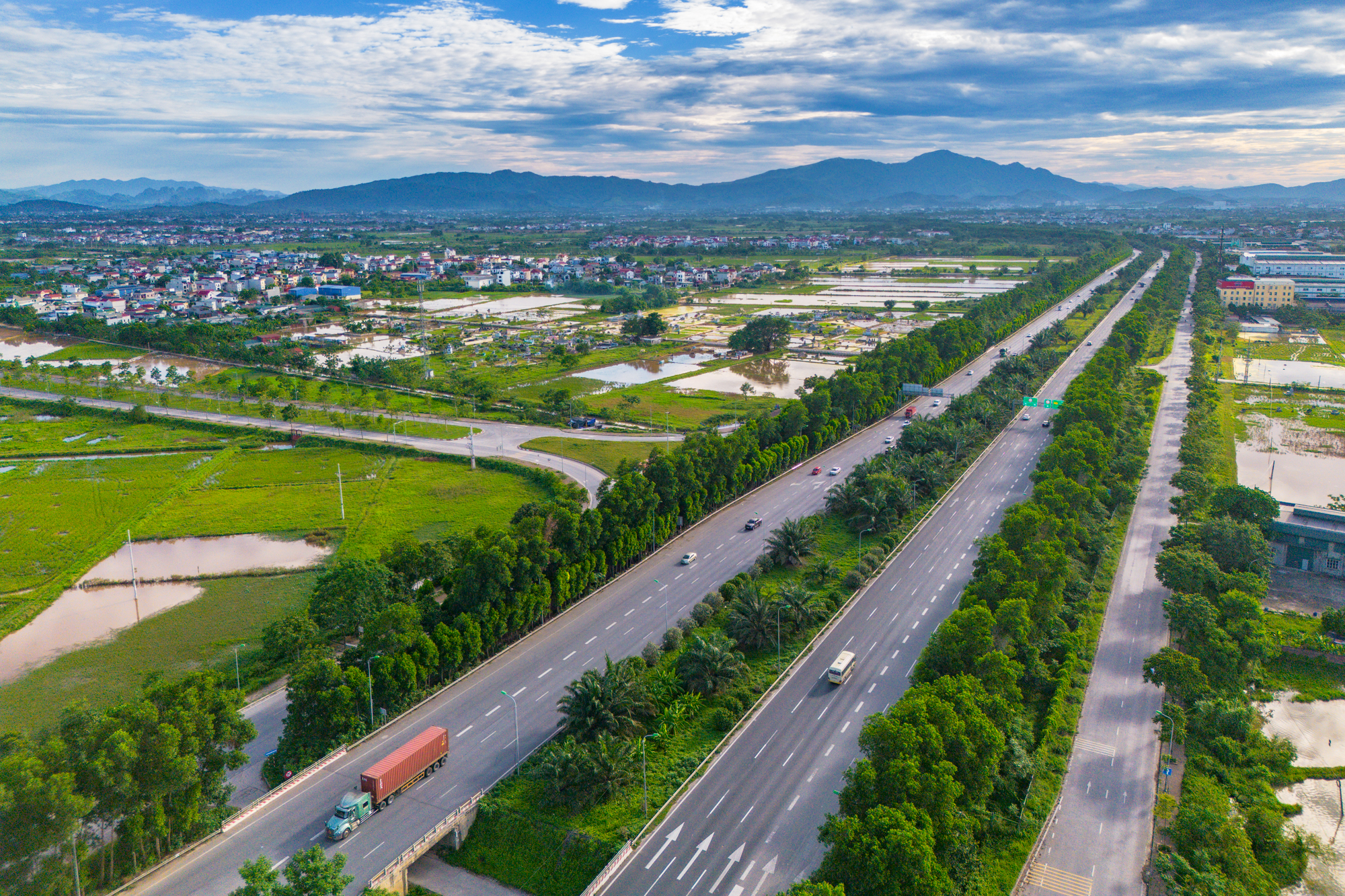 To&agrave;n cảnh khu vực c&aacute;ch trung t&acirc;m 20km sắp c&oacute; 3 đại học lớn quy m&ocirc; h&agrave;ng chục ha chuyển về, nằm s&aacute;t tuyến metro số 5, gi&aacute; đất vượt 100 triệu/m2 - Ảnh 12.