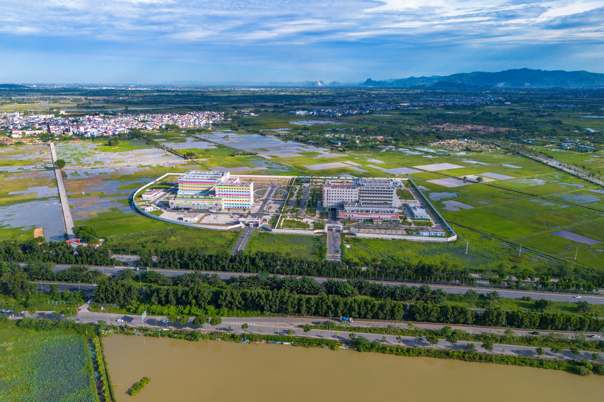 To&agrave;n cảnh khu vực c&aacute;ch trung t&acirc;m 20km sắp c&oacute; 3 đại học lớn quy m&ocirc; h&agrave;ng chục ha chuyển về, nằm s&aacute;t tuyến metro số 5, gi&aacute; đất vượt 100 triệu/m2 - Ảnh 4.