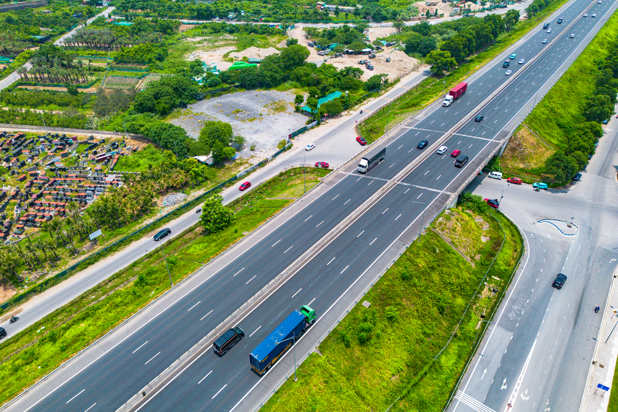Bất ngờ tiến độ si&ecirc;u s&acirc;n vận động lớn thứ hai Việt Nam sau 8 th&aacute;ng khởi c&ocirc;ng: Kh&aacute;n đ&agrave;i dần lộ diện, sắp lắp m&aacute;i v&ograve;m th&eacute;p 8.600 tấn  - Ảnh 8.