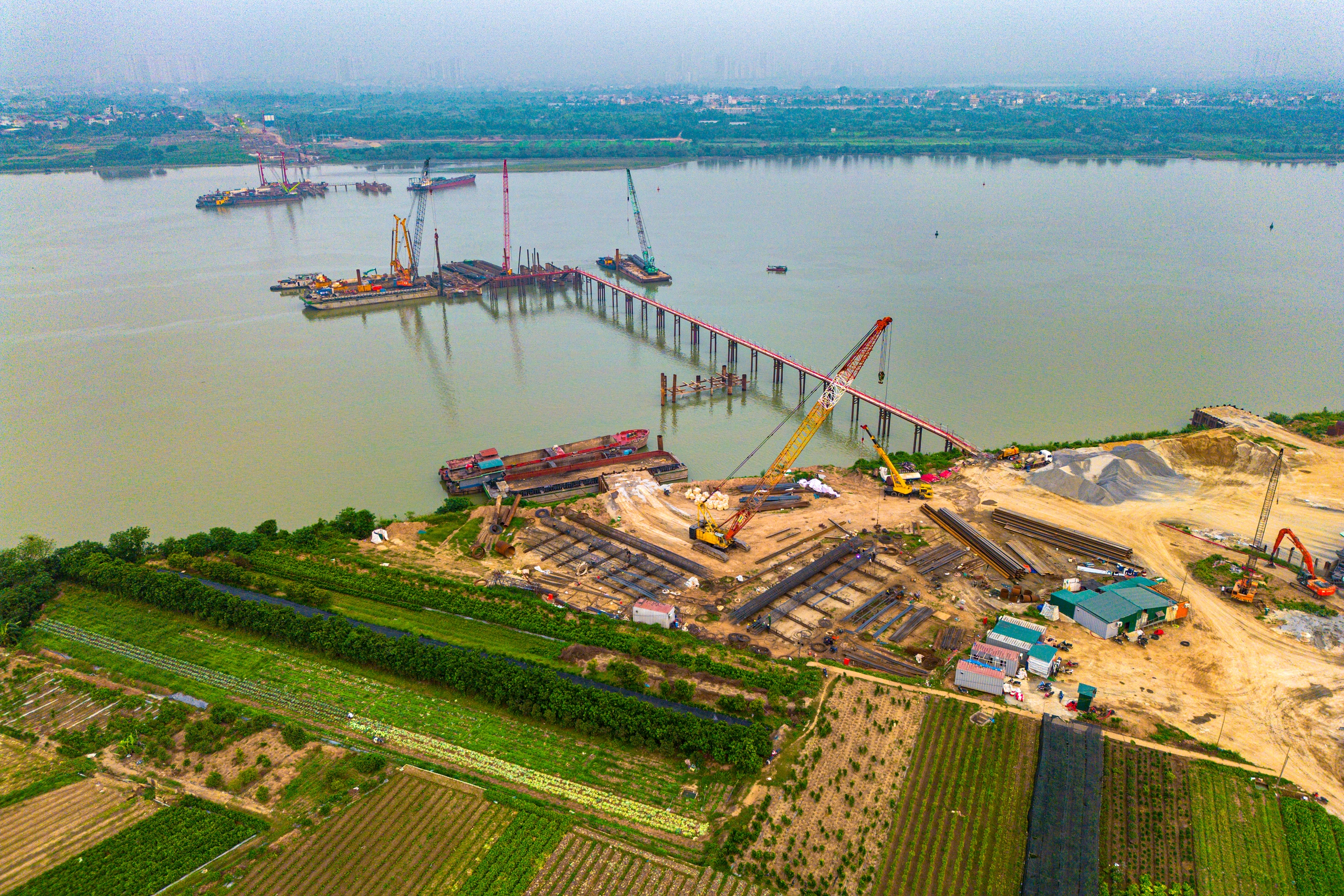 Bất ngờ tiến độ si&ecirc;u s&acirc;n vận động lớn thứ hai Việt Nam sau 8 th&aacute;ng khởi c&ocirc;ng: Kh&aacute;n đ&agrave;i dần lộ diện, sắp lắp m&aacute;i v&ograve;m th&eacute;p 8.600 tấn  - Ảnh 9.