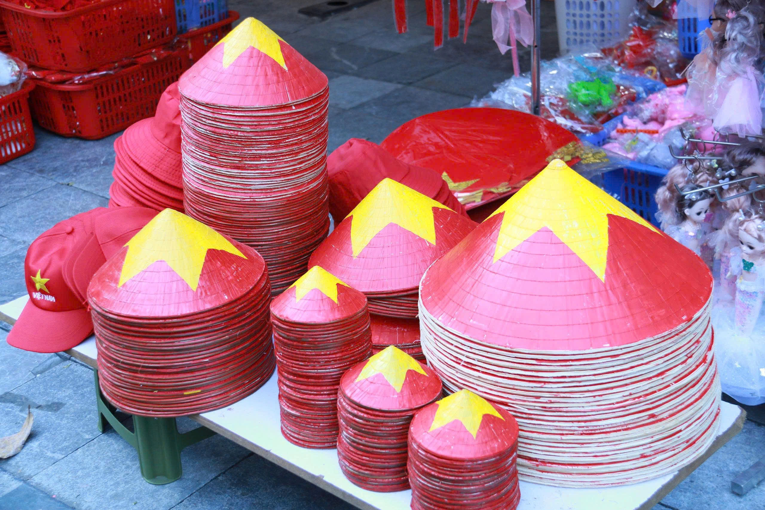  SÔI ĐỘNG THỊ TRƯỜNG THỜI TRANG, PHỤ KIỆN 'ĂN THEO' QUỐC KHÁNH 2.9