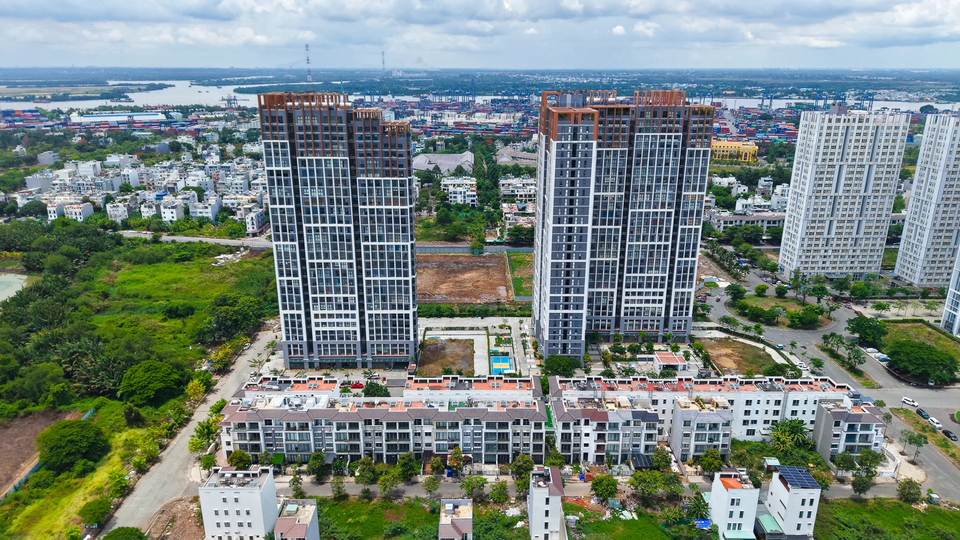 Vì sao nhà đầu tư bất động sản bắt đầu hạ kỳ vọng?