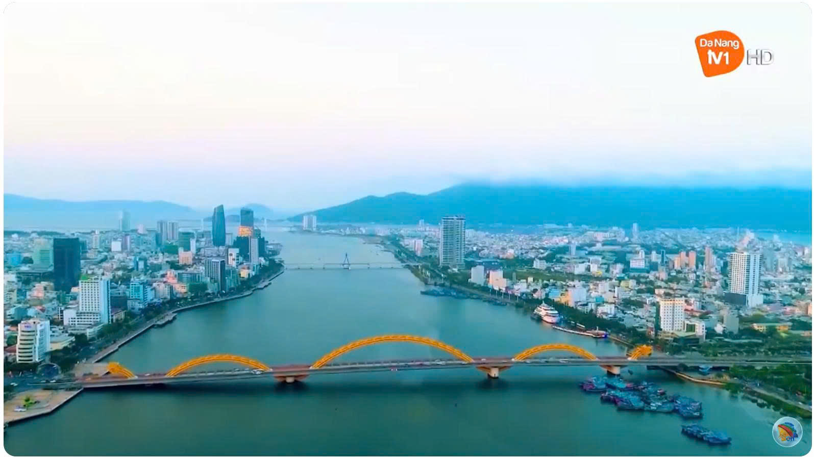 ẨM THỰC ĐƯỜNG PHỐ ĐÀ NẴNG QUÁ NHIỀU MÓN NGON & ĐẶC SẮC - THĂM SUỐI SƠN TRÀ | YÊU MÁY BAY